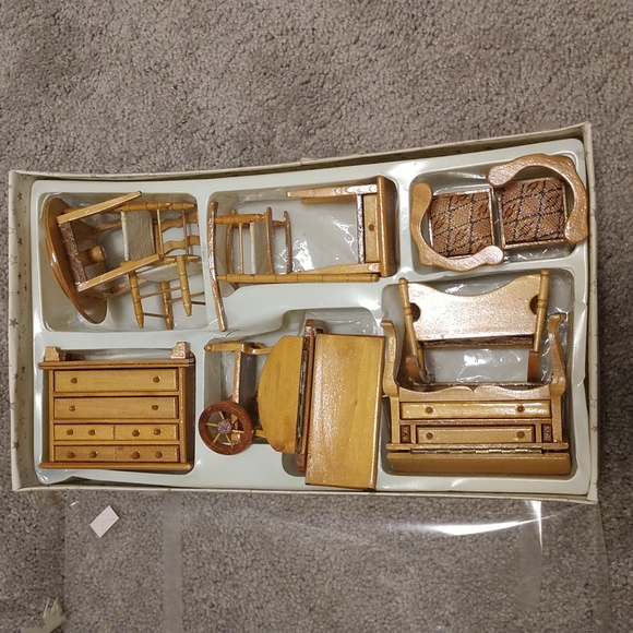12-Piece People's Republic of China Wooden Wood Dollhouse Furniture Set in Box - Picture 2 of 2